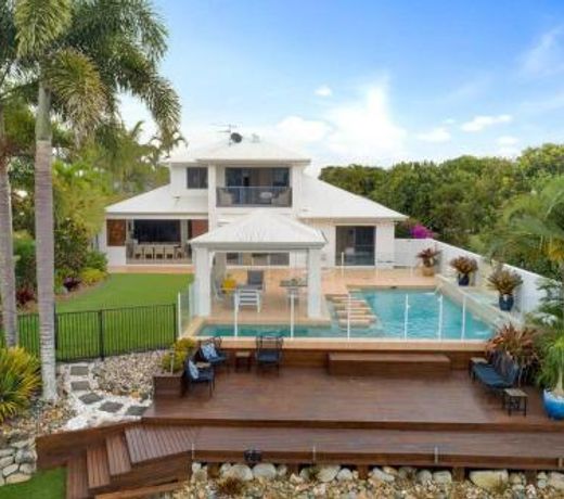 Stunning Waterfront Coastal Retreat, sleeps 13