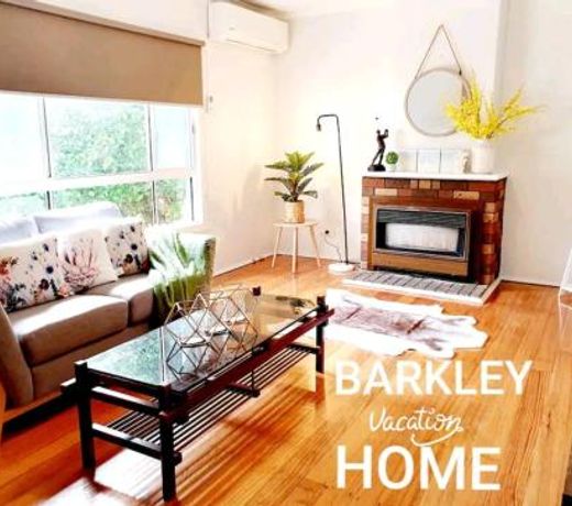 Entire 3 bedroom Doveton house, no sharing