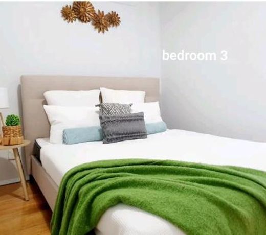 Entire 3 bedroom Doveton house, no sharing
