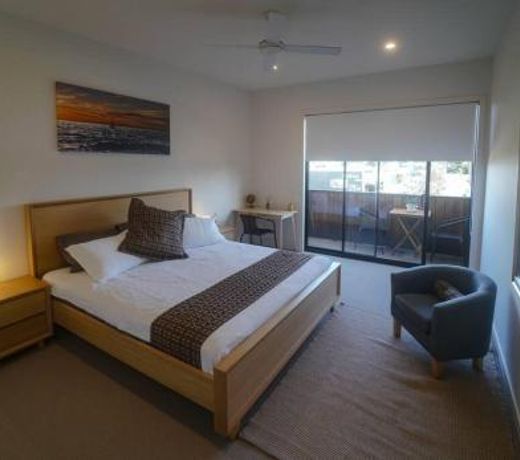 Modern air-conditioned 3-bedroom townhouse in centre of Cape Woolamai