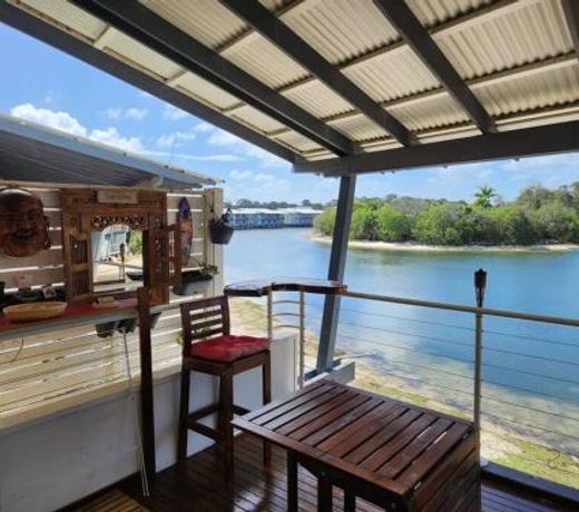 Water View. 1bedroom Sleeps 2. WI-FI, Wash Machine