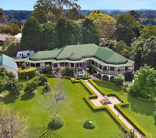 Palatial Queenslander for Groups of Family & Friends!