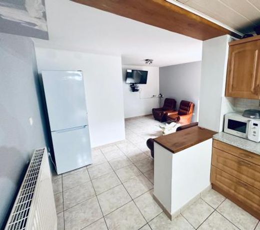 Chambre climatisee dans un logement partage avec un grand parking prive