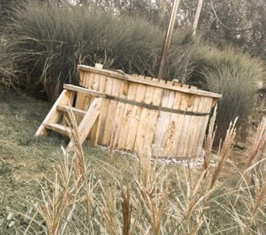 Authentic tipi and cabin with hot tub in private garden