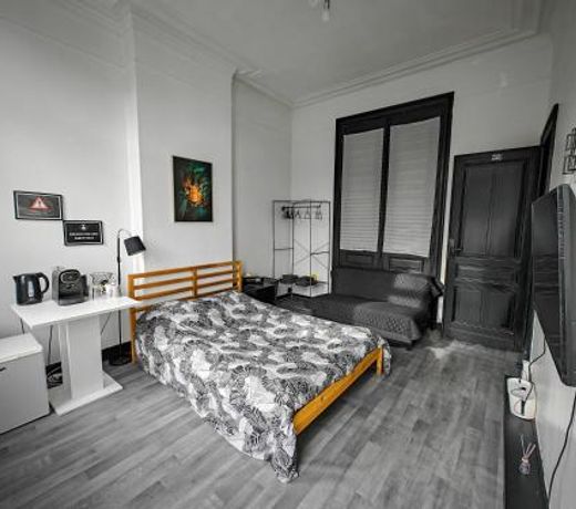 Private Room in center of Charleroi