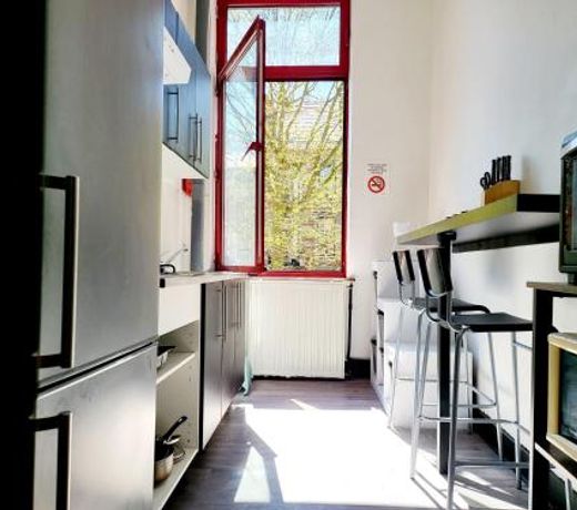 Private Room in center of Charleroi