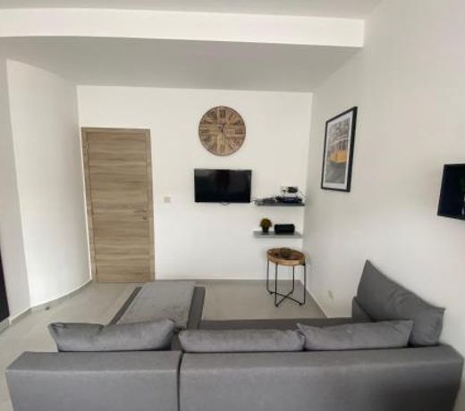 Superbe petite appartement lumineux bien decore avec Netflix gratuit