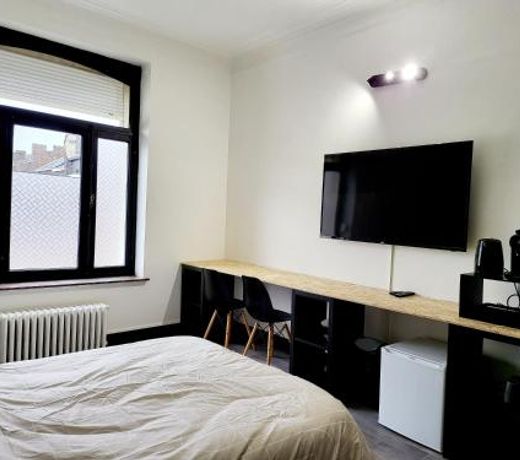 Private industrial room in center of Charleroi