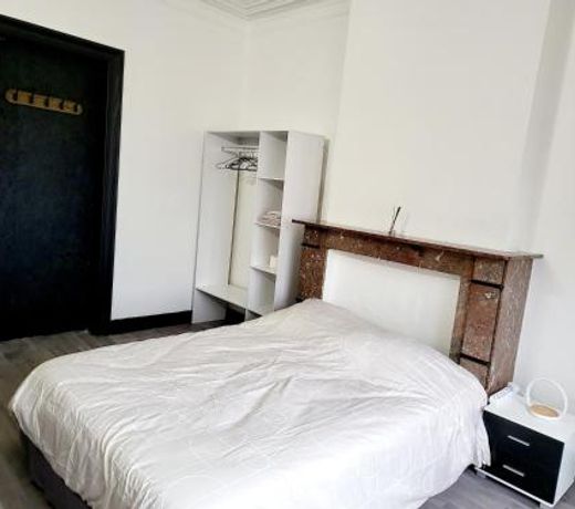 Private industrial room in center of Charleroi