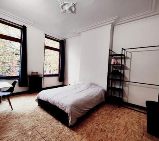Private industrial room 2 in center of Charleroi