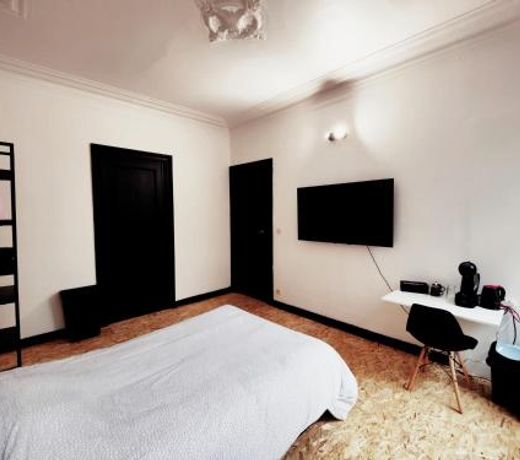 Private industrial room 2 in center of Charleroi
