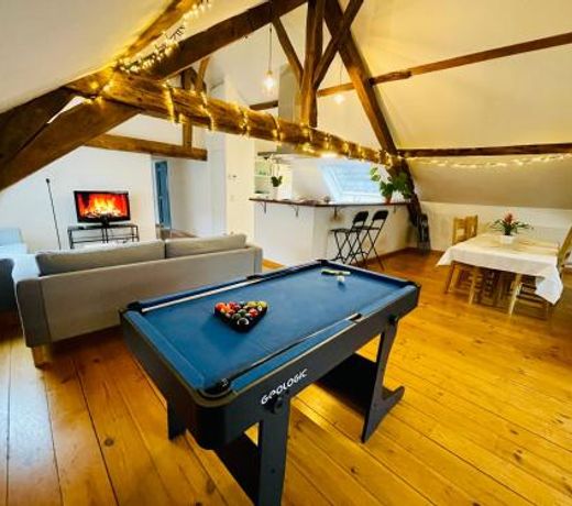 Down Town Spacious Loft with Private Parking