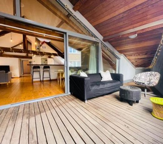 Down Town Spacious Loft with Private Parking