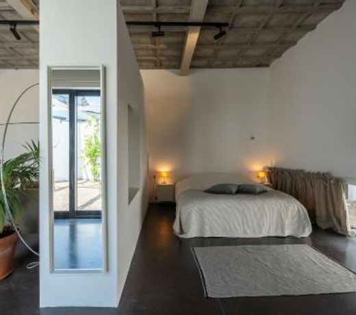 Loft van 90 mÂ² met grote binnentuin.