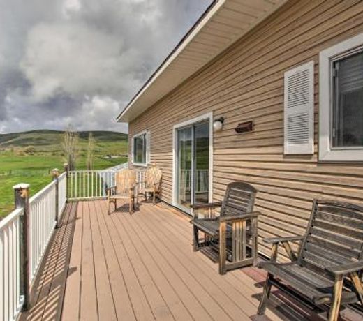 Condo with Balcony, Fire Pit - 6 Mi to Bear Lake