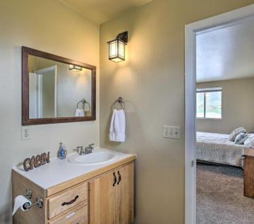 Condo with Balcony, Fire Pit - 6 Mi to Bear Lake
