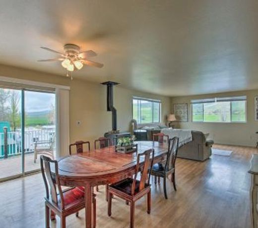 Condo with Balcony, Fire Pit - 6 Mi to Bear Lake