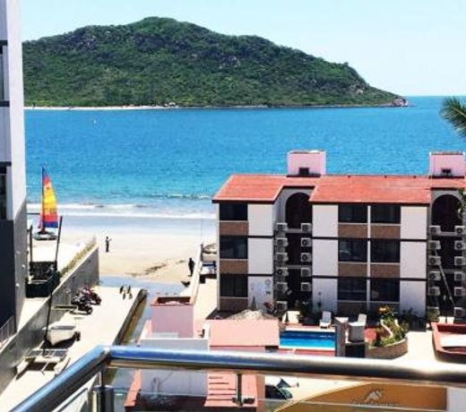 DepaDeLUX 35 mt de la Playa! Zona Dorada Vista al Mar!