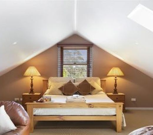 Old Mansfield Loft - gardens, gazebo and getaways