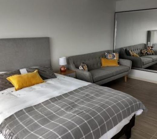 Apartamento de Lujo. Frente Mall Plaza