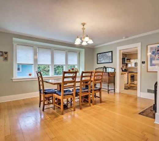 Peaceful Wine Country Getaway - Walk to Downtown!