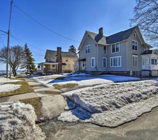 Manitowoc Apt with Balcony and Views - Walk to Beach!