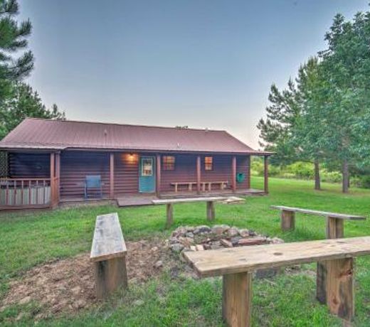 Broken Bow Starlight Cabin with Private Hot Tub!