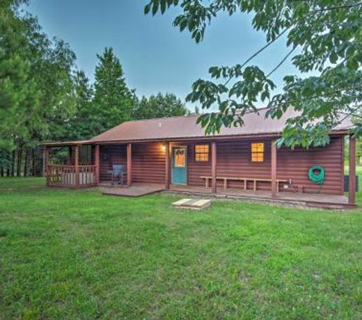 Broken Bow Starlight Cabin with Private Hot Tub!
