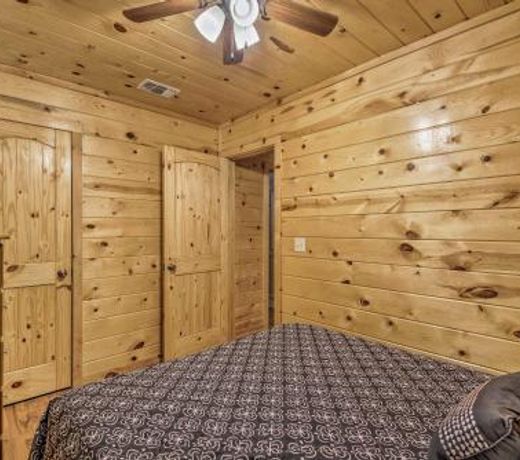 Broken Bow Starlight Cabin with Private Hot Tub!