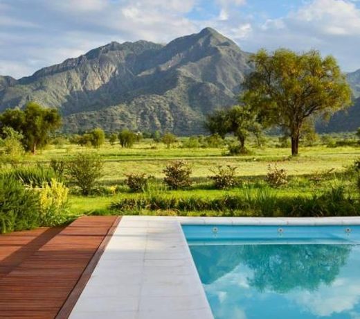 La Americana, casa entre sierras