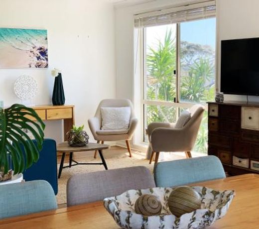 Cheerful/family friendly home with water views