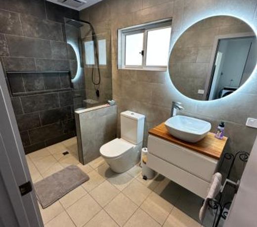 Luxury Holiday Unit 8min walk to Town Center with Boat Parking