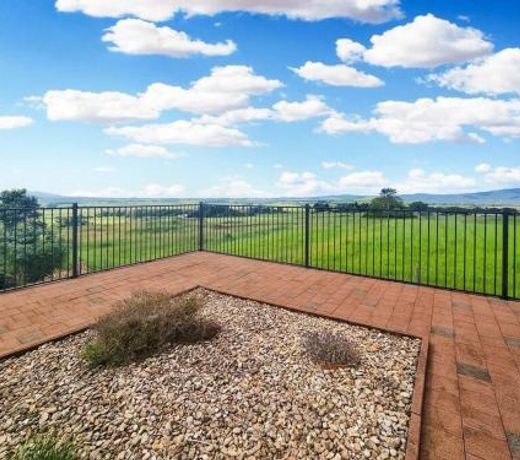 A picturesque 3 bedroom house with splendid views