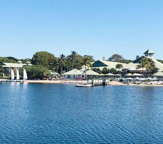 Cosy Apartment at Sebel Twin Waters Resort w Private Garden - 2 Mins Walk to Beach & River