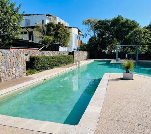 Cosy Apartment at Sebel Twin Waters Resort w Private Garden - 2 Mins Walk to Beach & River