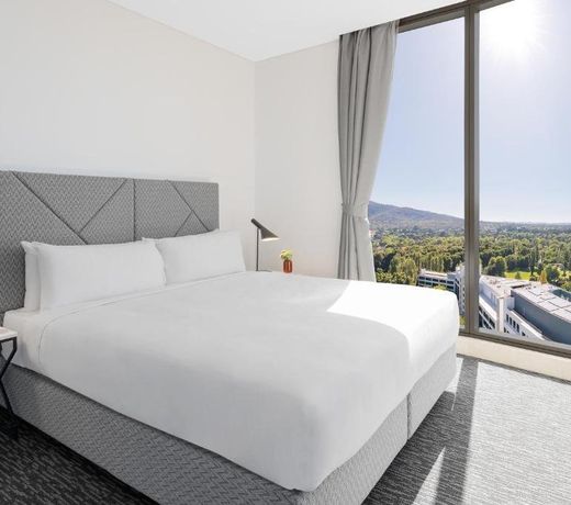 Meriton Suites Canberra