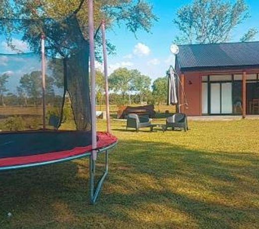 Casa con pileta en Paso de la Patria
