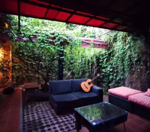 Chenille CASA HOSTAL con jardÃ­n y AC