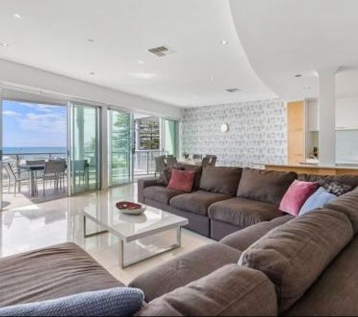 Gallery 10 with views, pool and tennis court