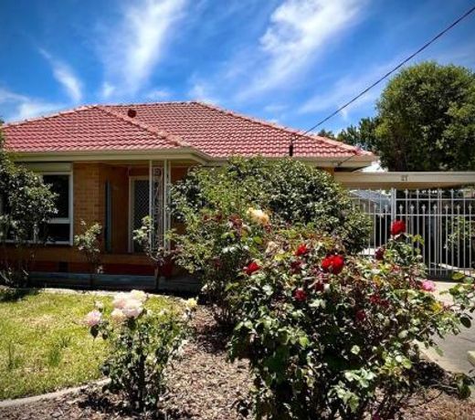 Entire house between Marion /Flinders university