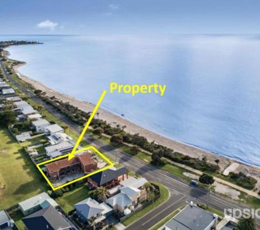 Beach and Cafes on your doorstep - 3 bedrooms , Sleeps 6 - Beach Haven -