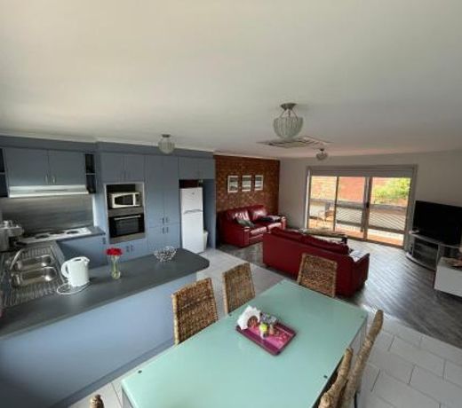 Beach and Cafes on your Doorstep - 3 Bedrooms, Sleeps 6 - North Shore