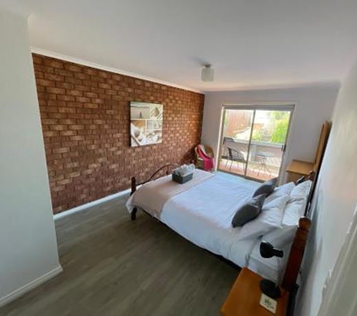 Beach and Cafes on your Doorstep - 3 Bedrooms, Sleeps 6 - North Shore