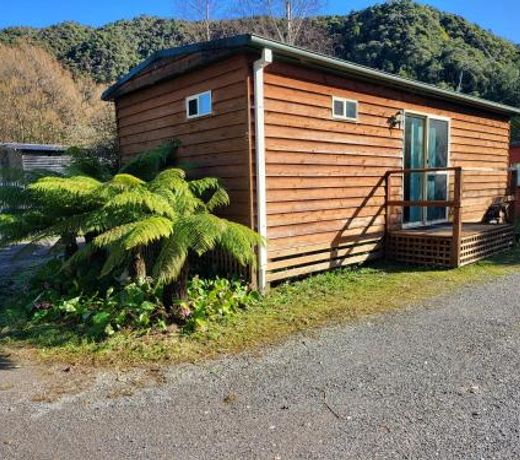 Queenstown Copper Country Cabins