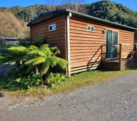 Queenstown Copper Country Cabins