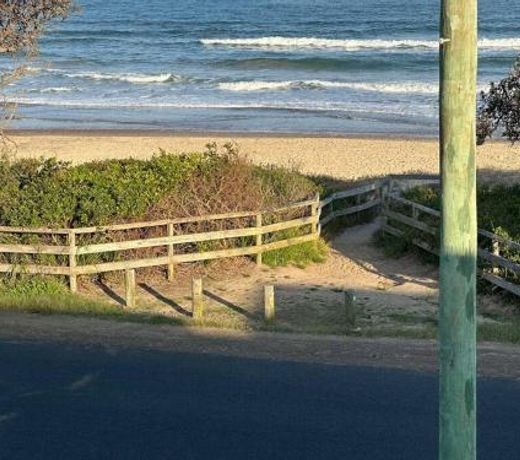 Beachfront entire house: freshly renovated