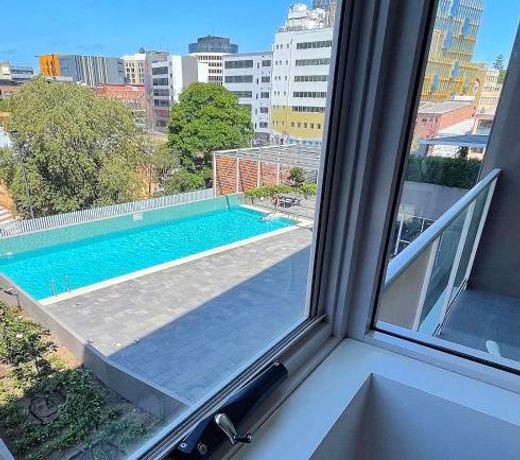 AQUA 306 POOLSIDE Luxury Apartment , Honeysuckle, NEWCASTLE FREE Parking