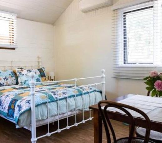 Maldon Cosy Garden Cottage - Charming One Room Studio