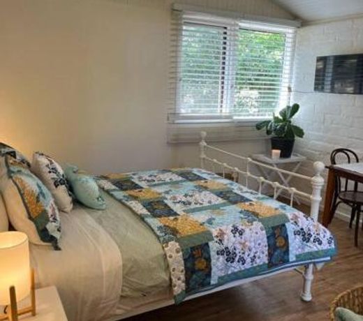 Maldon Cosy Garden Cottage - Charming One Room Studio