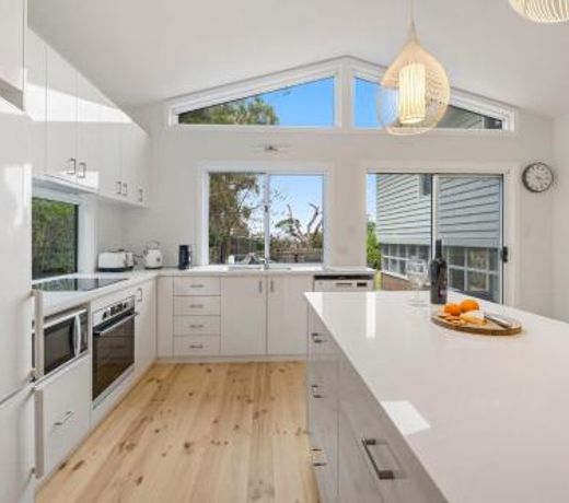 Overloaded with Beachside Charm - Family and Pet Friendly, Inlet Side, 400m To Beach